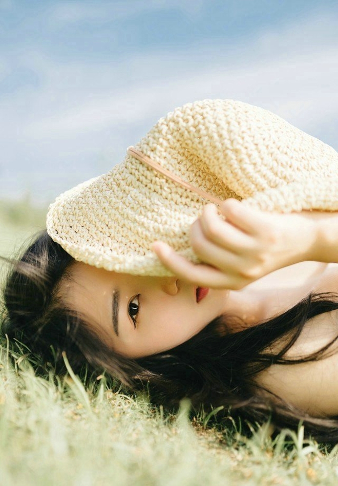 草帽美女黑长直发清新可人写真  第7张