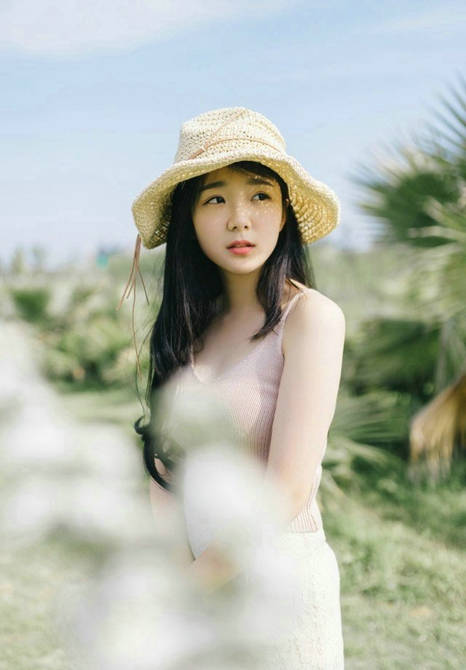 草帽美女黑长直发清新可人写真  第9张