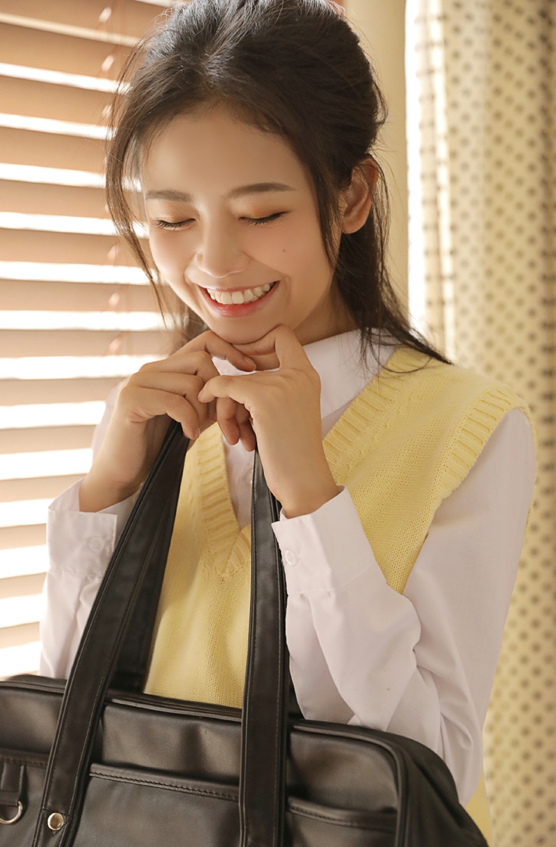 长发美女校花学生制服短裙私拍  第9张