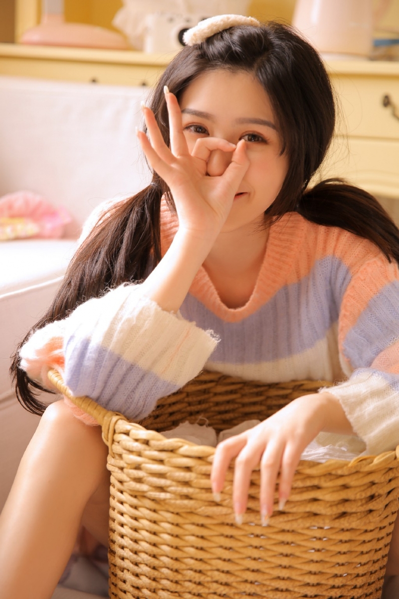 双马尾萌妹子调皮搞怪私房写真  第5张