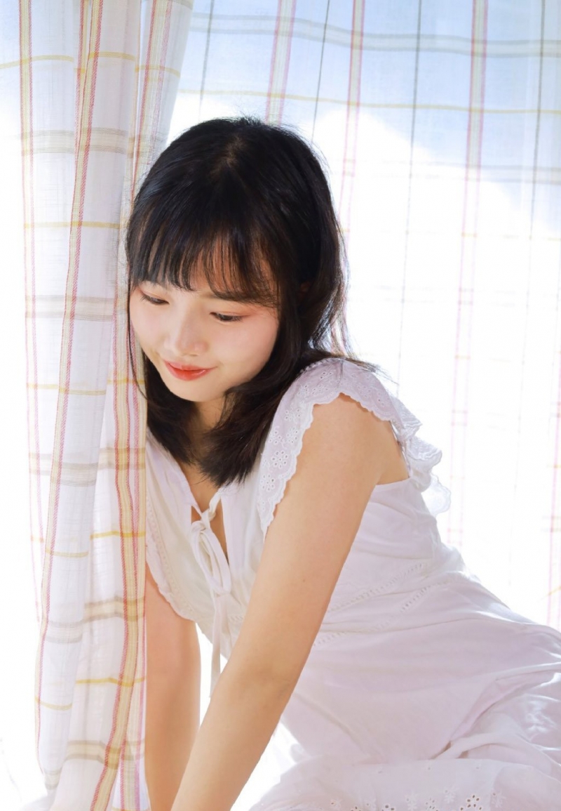 白裙美女齐肩短发清新脱俗写真  第5张