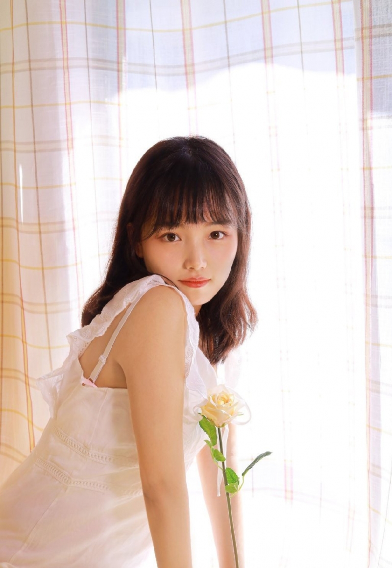 白裙美女齐肩短发清新脱俗写真  第6张