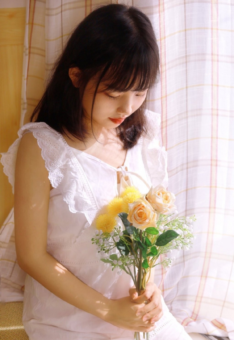 白裙美女齐肩短发清新脱俗写真  第7张