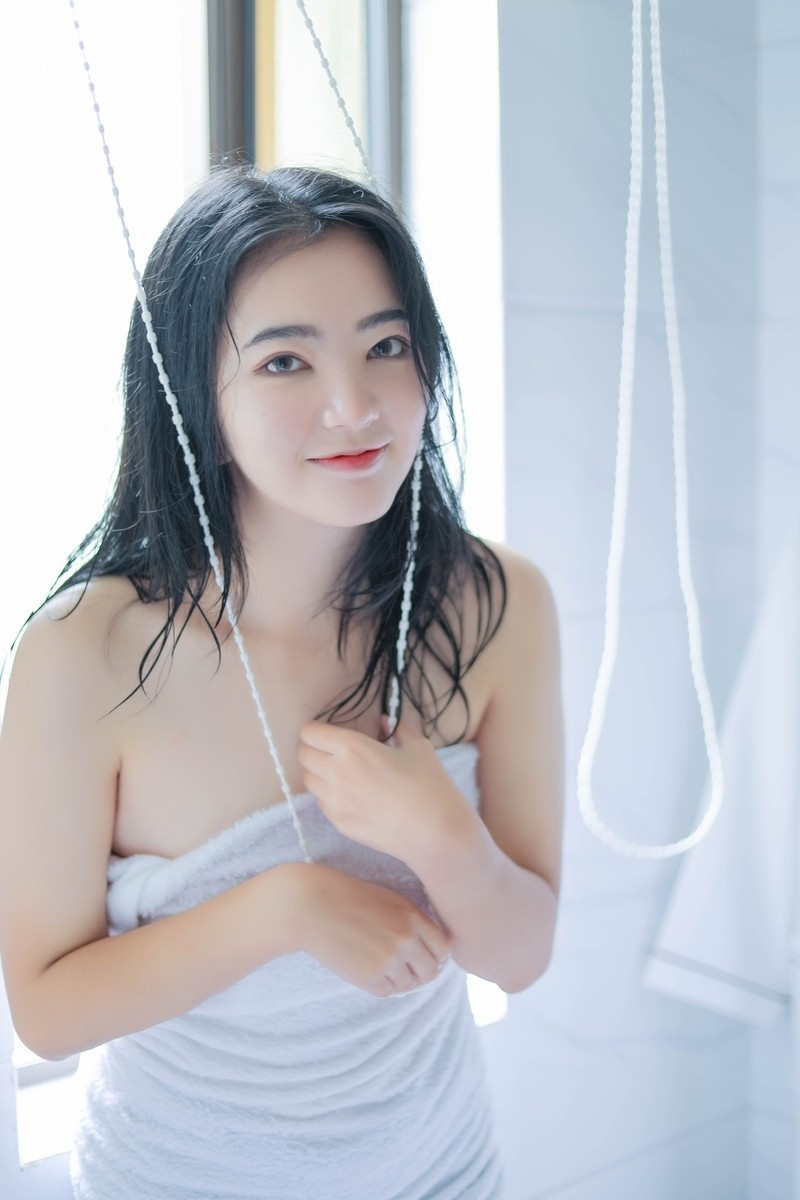 浴室美女苗条身材白嫩肌肤写真  第2张