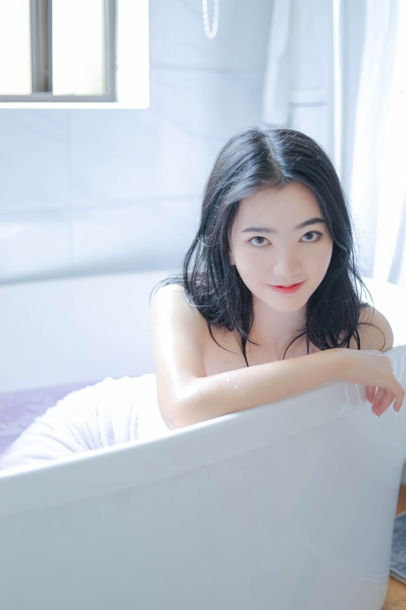 浴室美女苗条身材白嫩肌肤写真  第3张