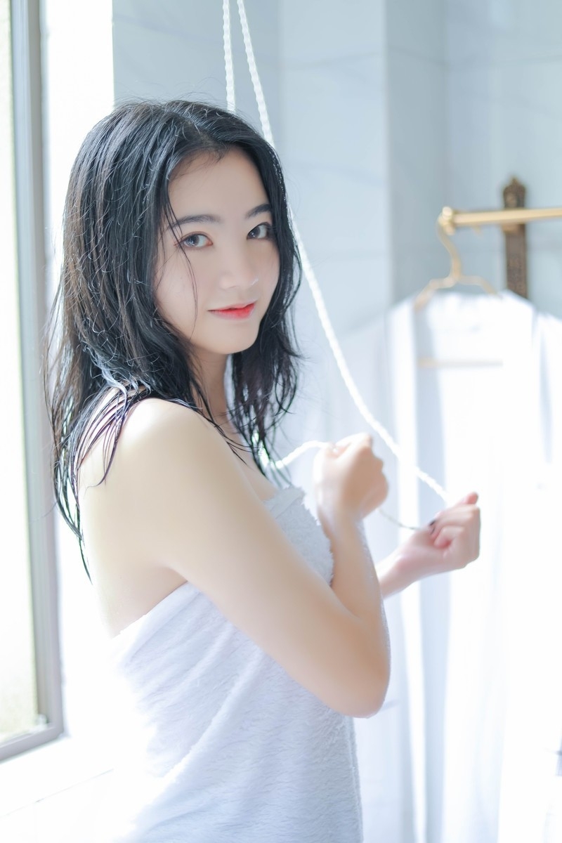浴室美女苗条身材白嫩肌肤写真  第4张