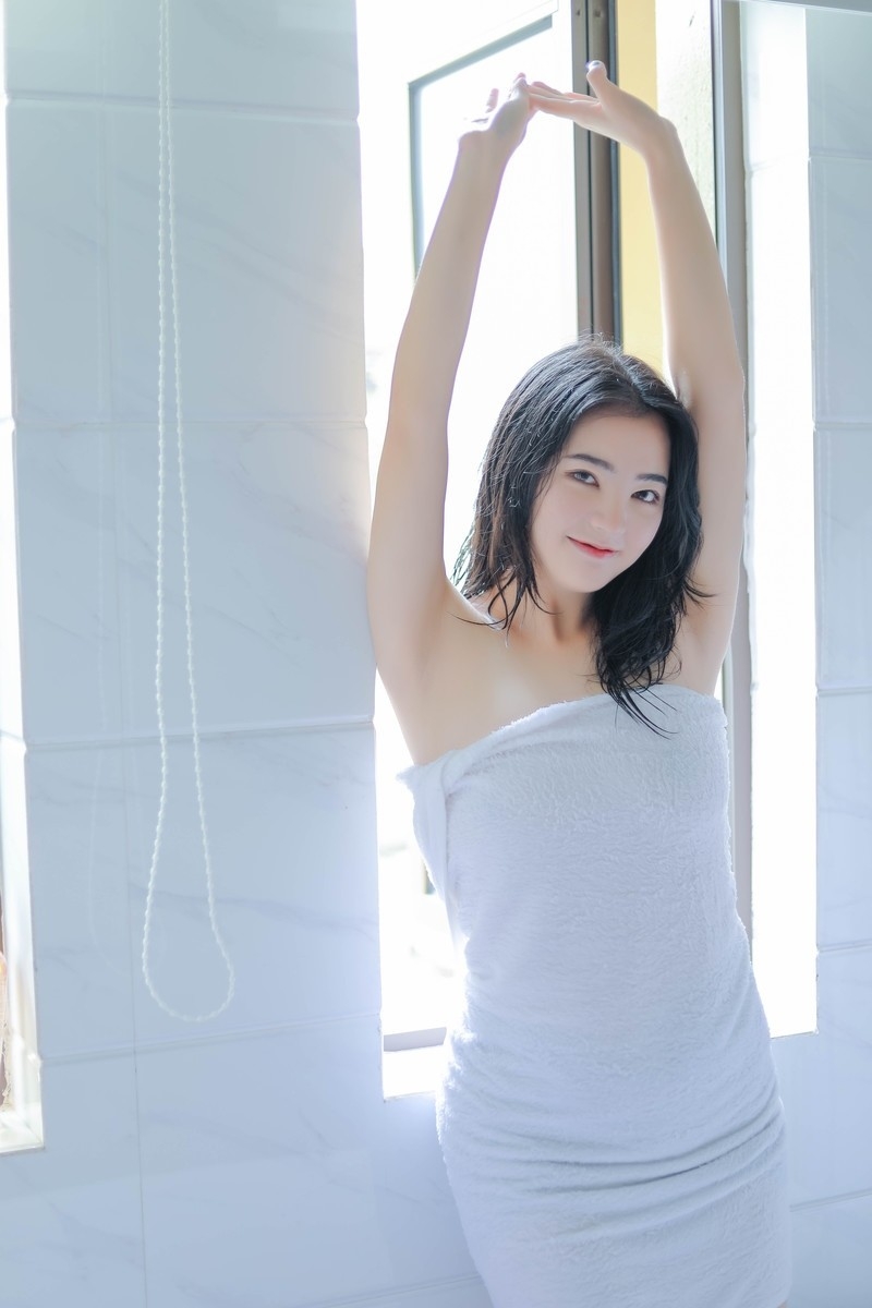 浴室美女苗条身材白嫩肌肤写真  第6张