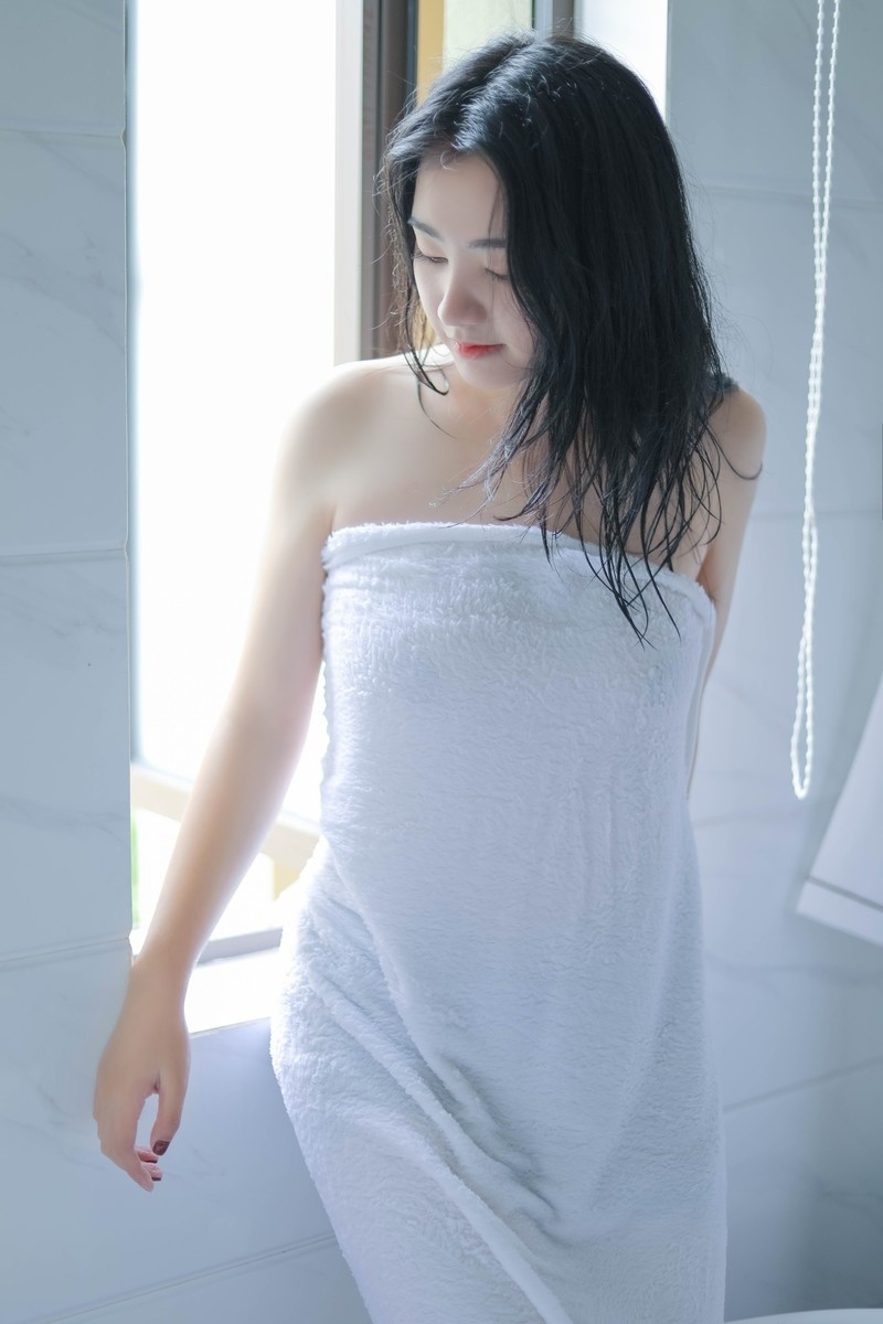 浴室美女苗条身材白嫩肌肤写真  第9张