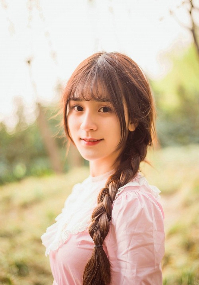 麻花辫小姐姐漂亮脸蛋精选图片  第1张