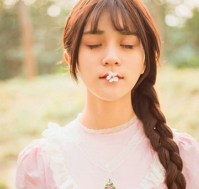 麻花辫小姐姐漂亮脸蛋精选图片  第12张