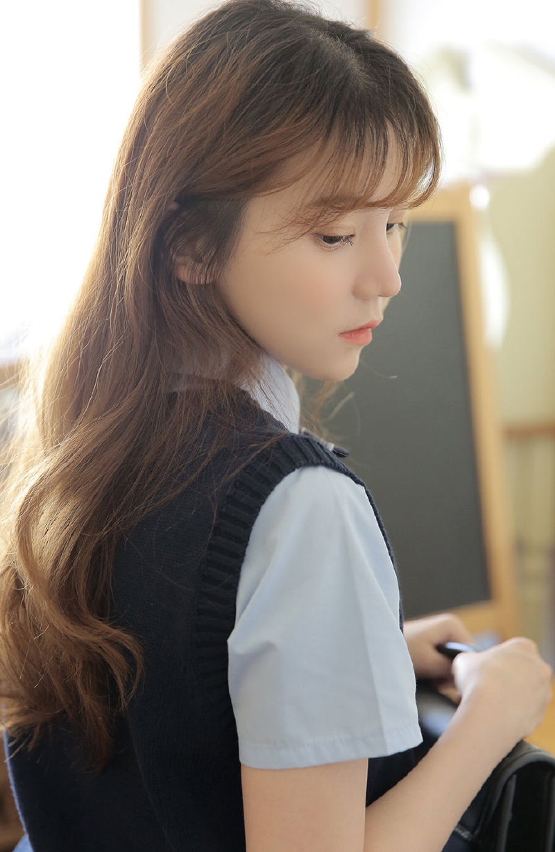 青春靓丽美女校花学生制服图片  第6张