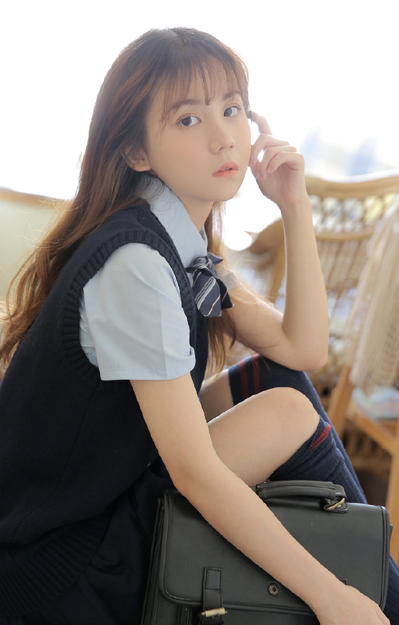 青春靓丽美女校花学生制服图片  第7张