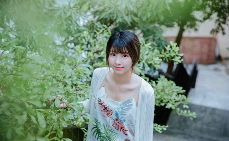 高挑美女牛仔热裤修长美腿图片  第7张