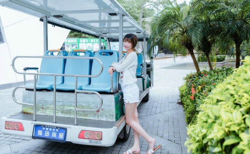 高挑美女牛仔热裤修长美腿图片  第15张