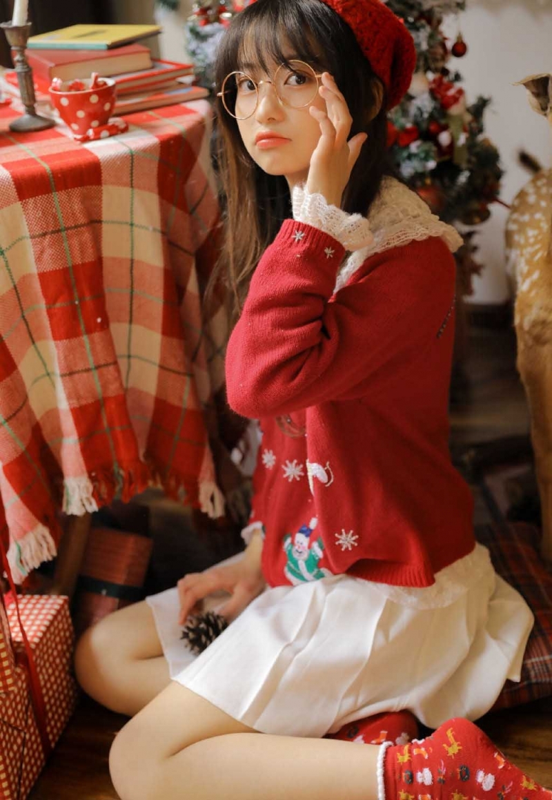 超短裙美女清新可人圣诞节写真  第3张