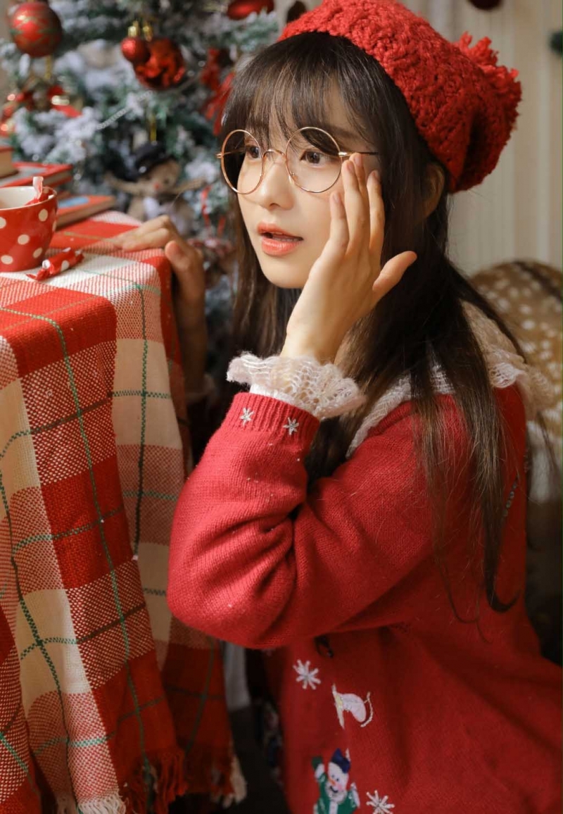 超短裙美女清新可人圣诞节写真  第7张