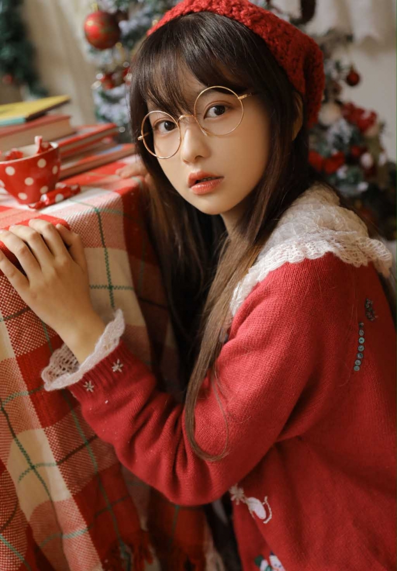 超短裙美女清新可人圣诞节写真  第9张