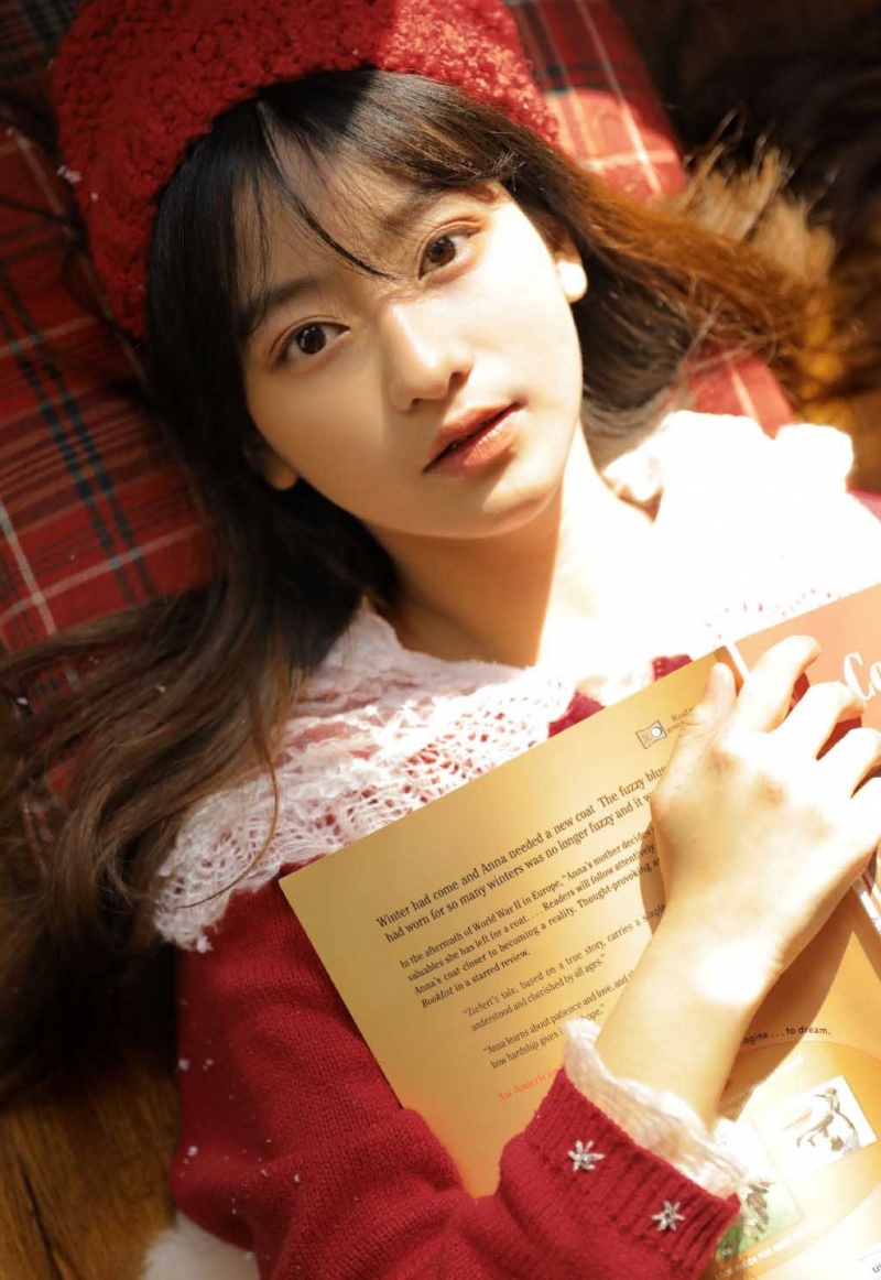 超短裙美女清新可人圣诞节写真  第10张