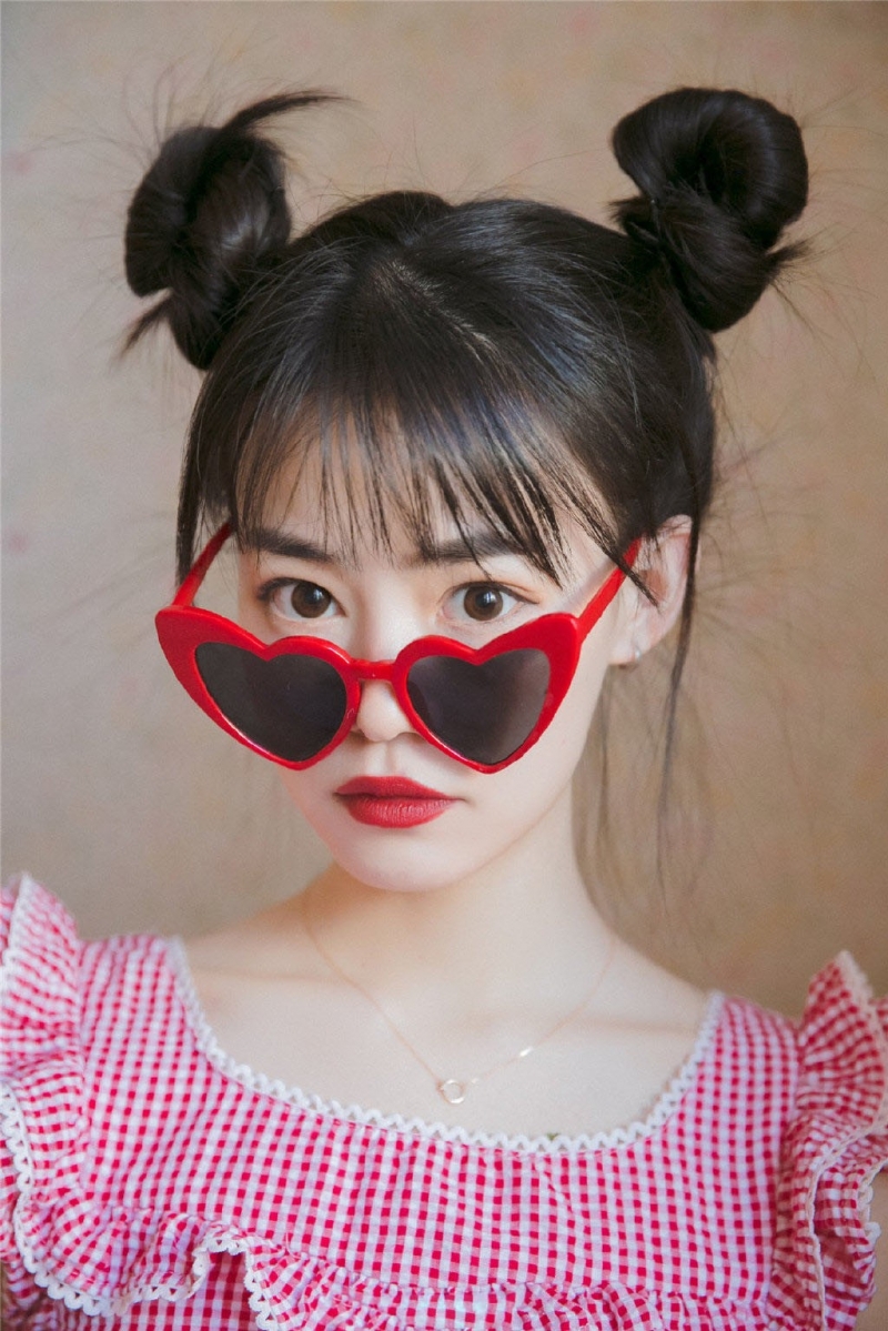 哪吒头美少女露脐装超短裙套图  第5张