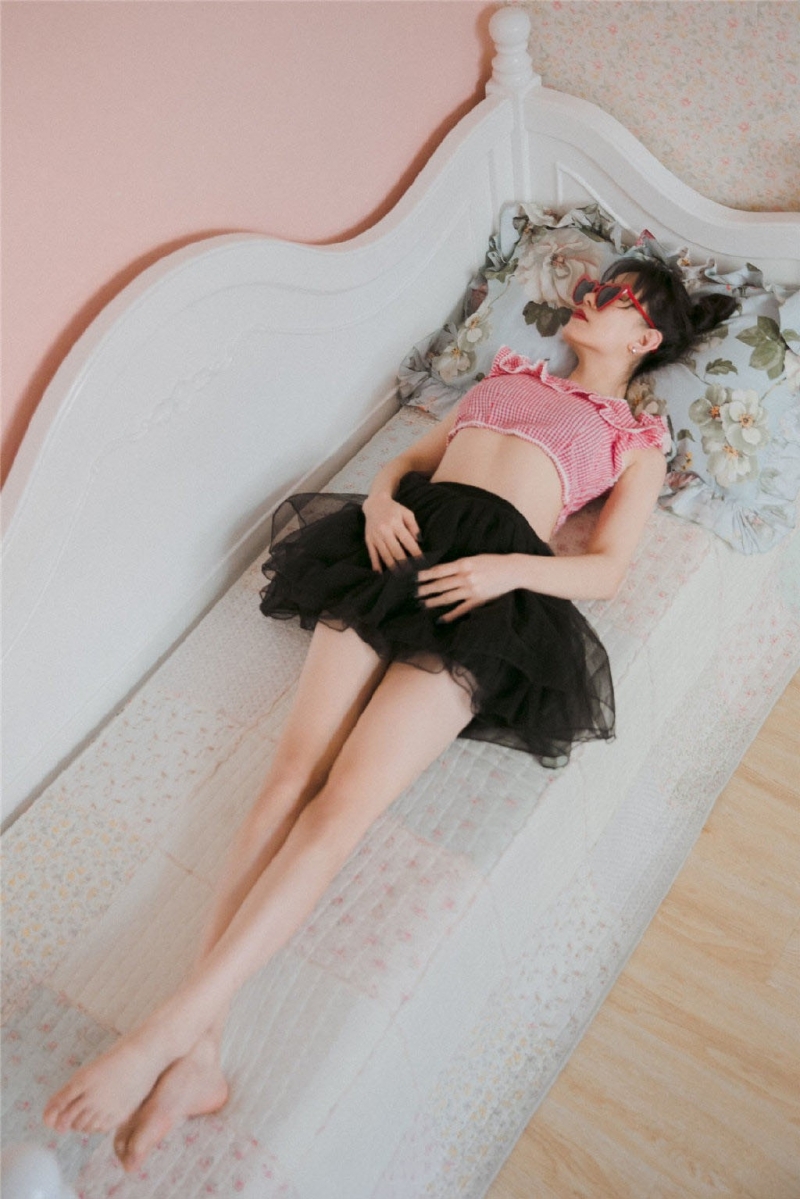 哪吒头美少女露脐装超短裙套图  第7张