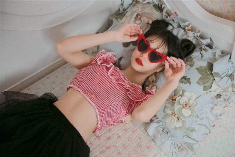 哪吒头美少女露脐装超短裙套图  第8张
