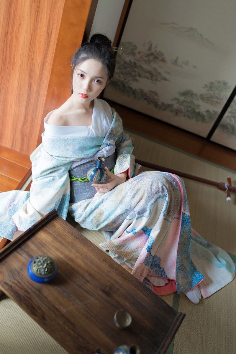 日本和服美女小露香肩私房写真  第3张