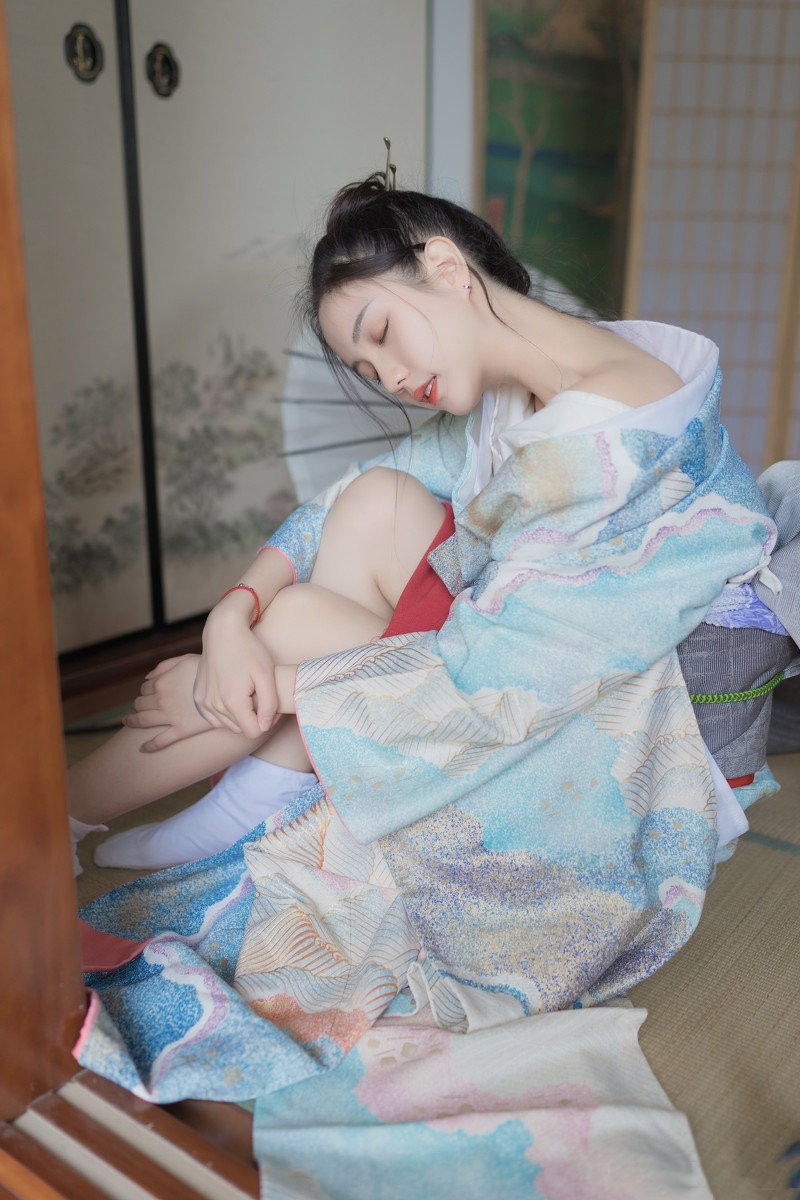 日本和服美女小露香肩私房写真  第4张