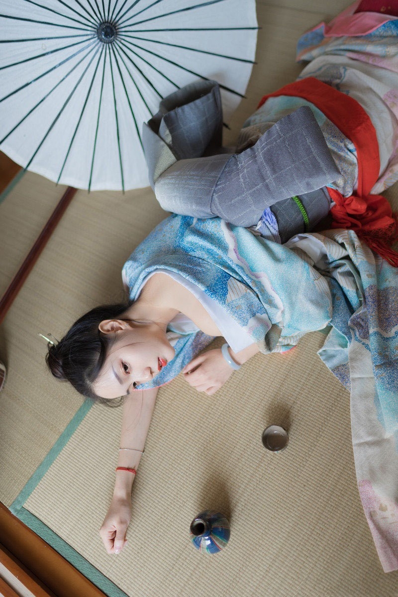 日本和服美女小露香肩私房写真  第6张