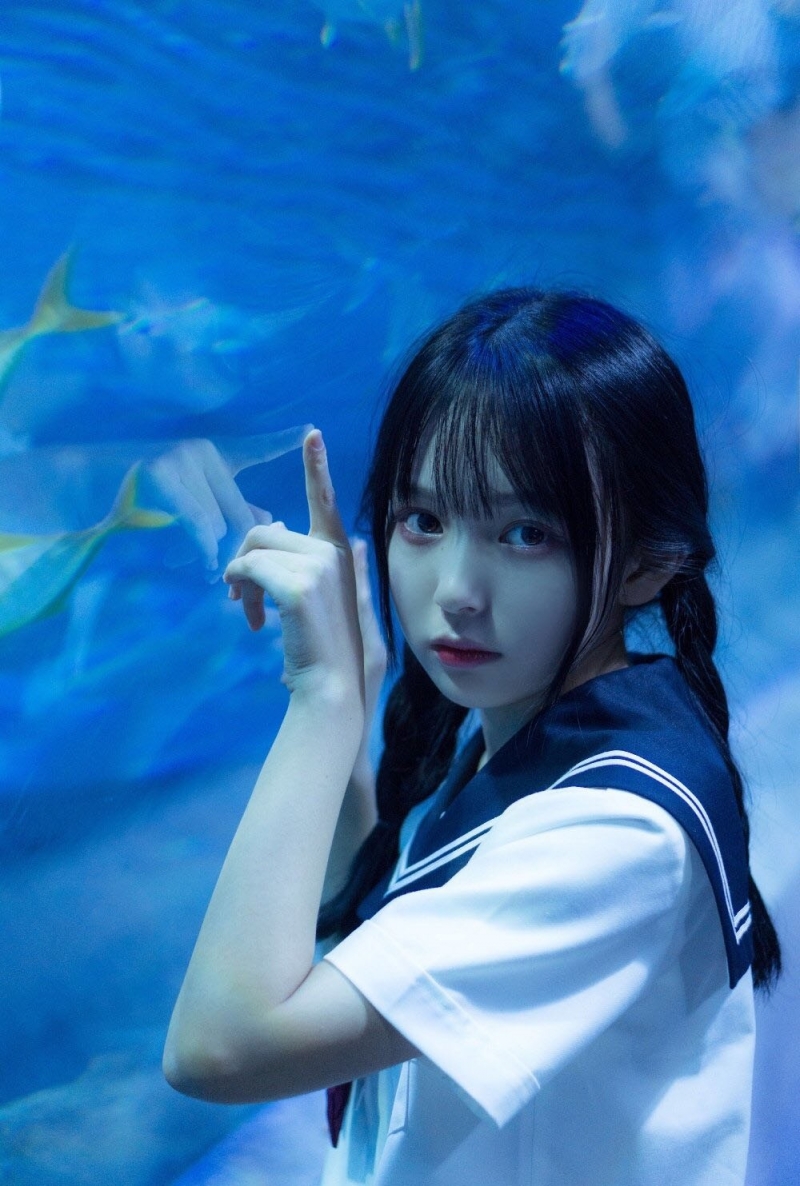 清纯水手服美少女水族馆私房照  第1张