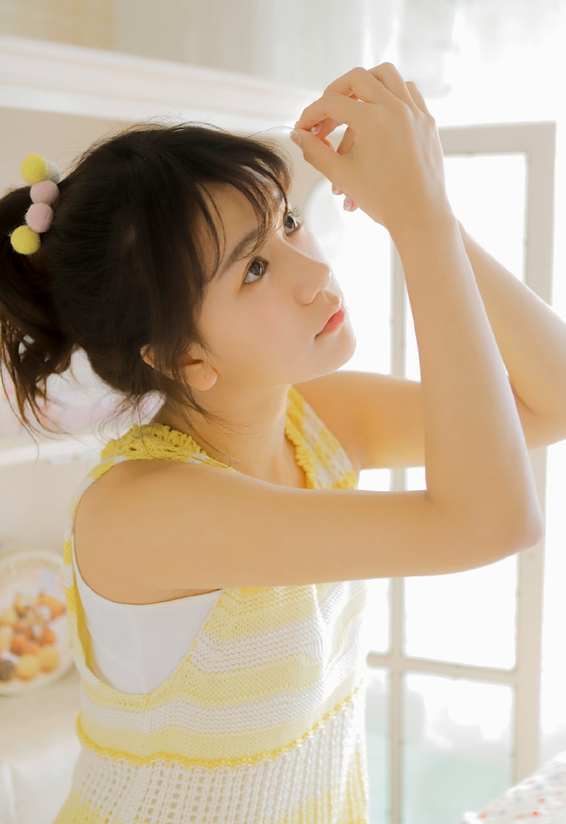 连衣裙小姐姐美腿玉足私房写真  第2张