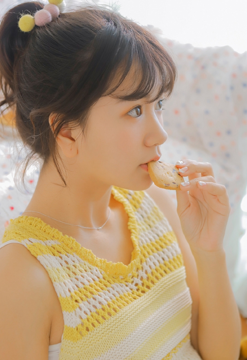连衣裙小姐姐美腿玉足私房写真  第6张
