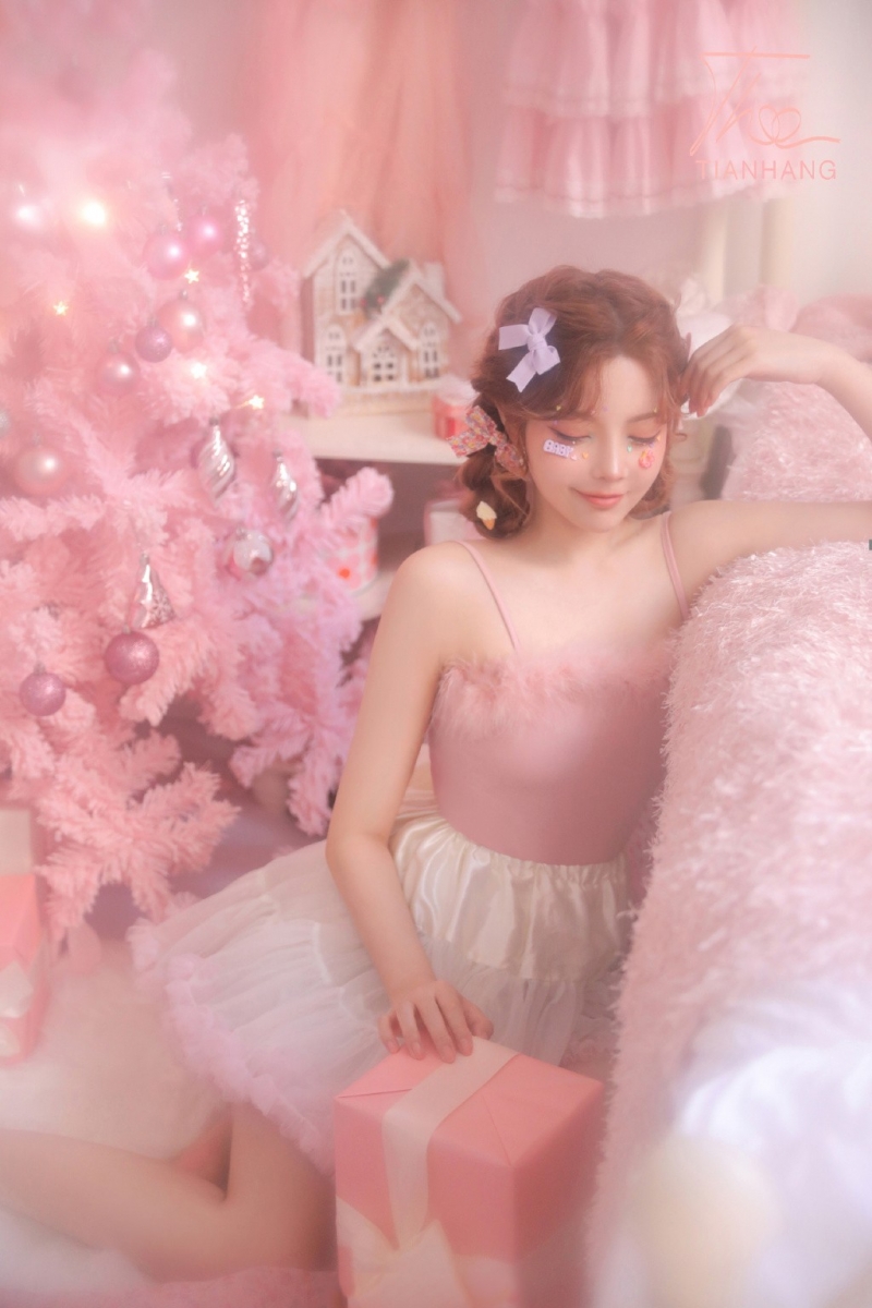 粉嫩小妹吊带短裙梦幻唯美写真  第9张