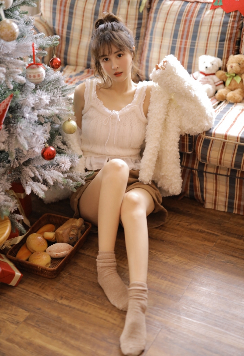 高马尾小姐姐超短裤大长腿美图  第9张