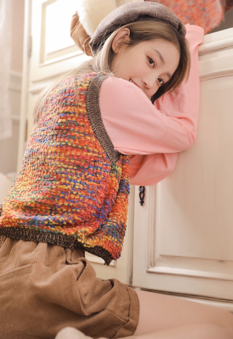 金发美少女白皙大长腿私房写真  第5张