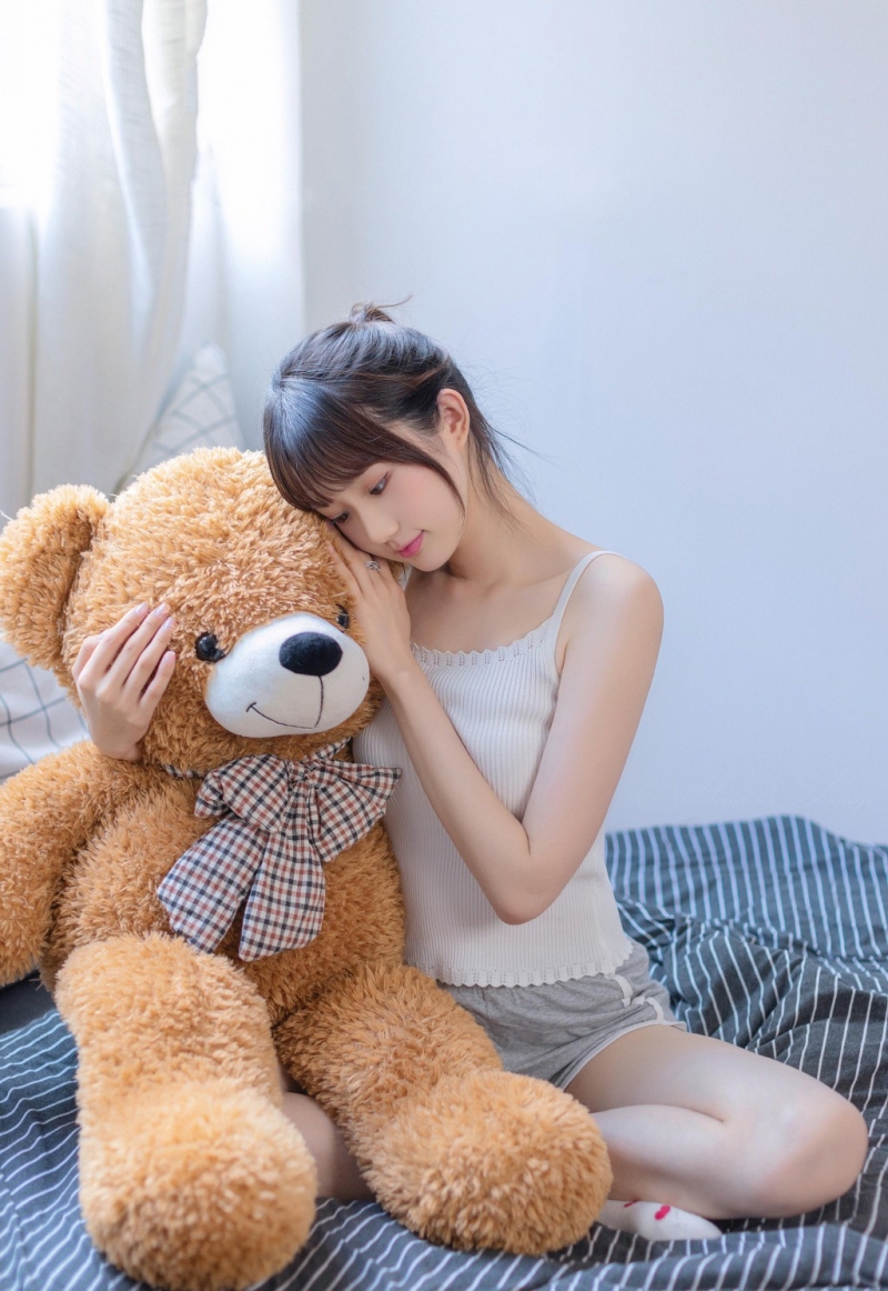 邻家女孩运动短裤修长美腿私拍  第9张