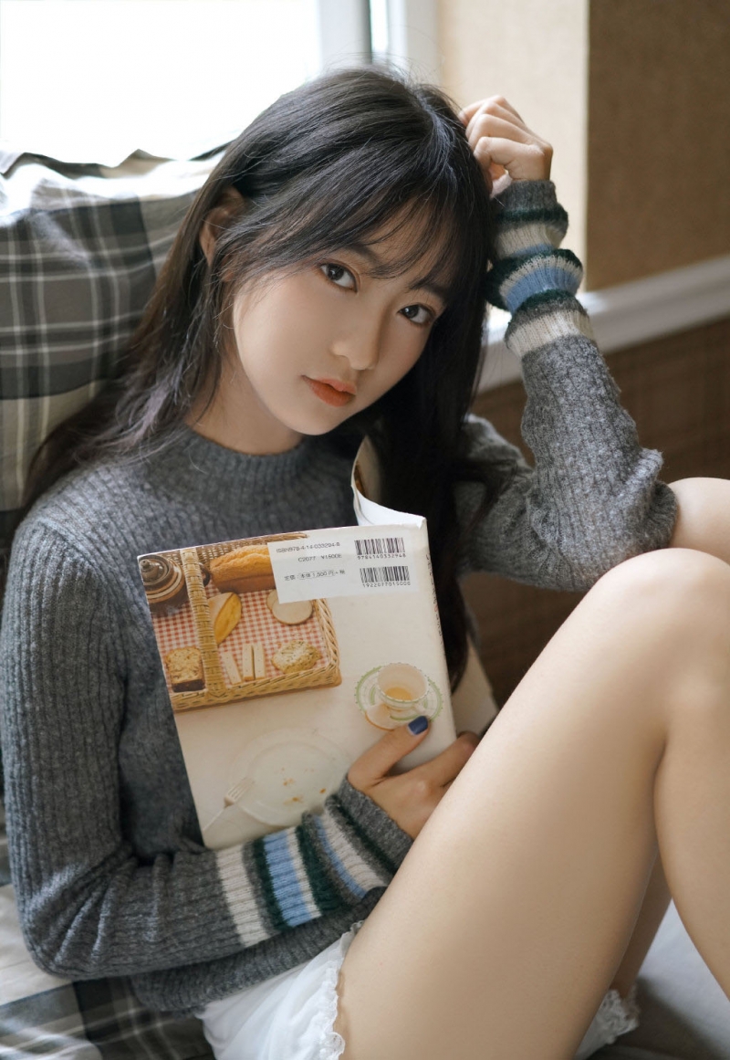 高挑美女超短裤大长腿私房写真  第2张