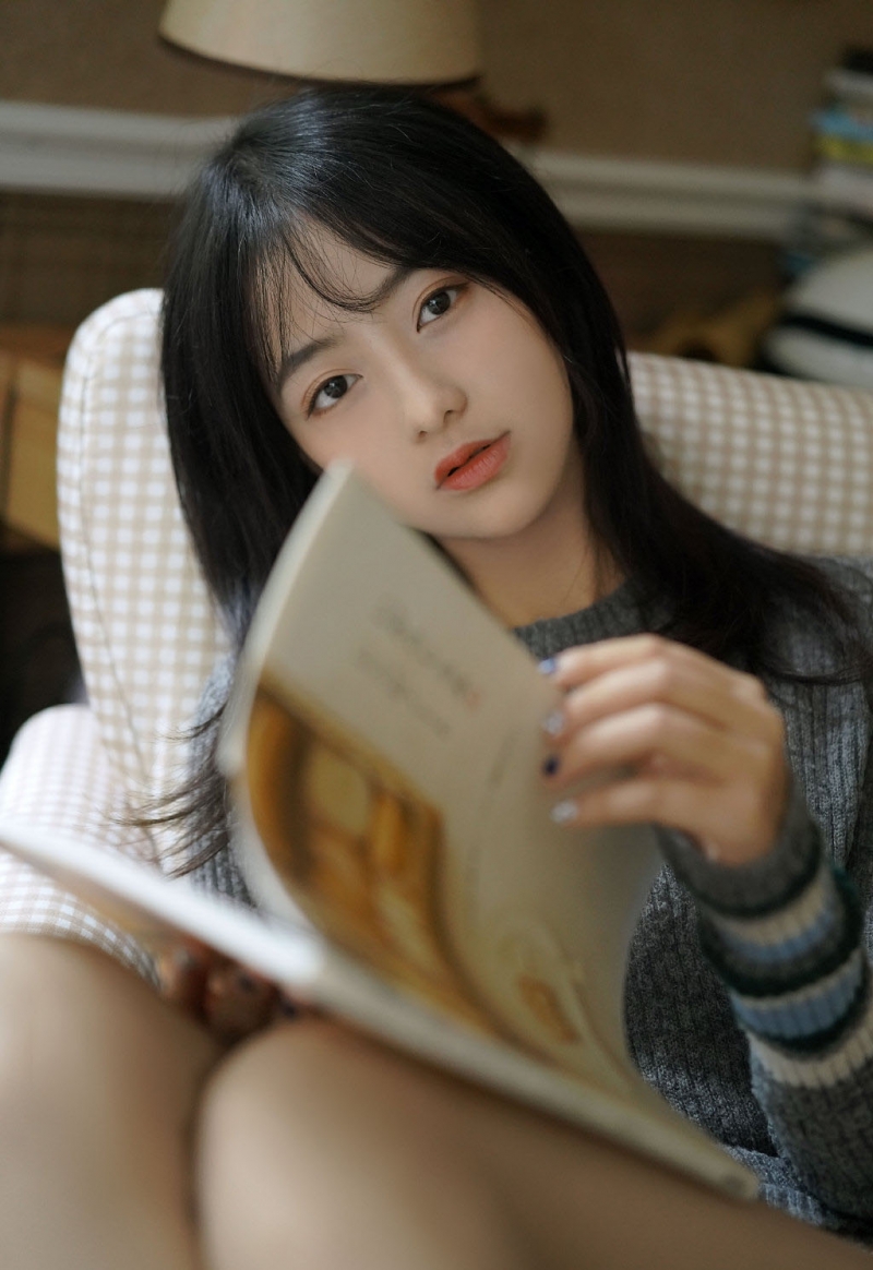 高挑美女超短裤大长腿私房写真  第5张