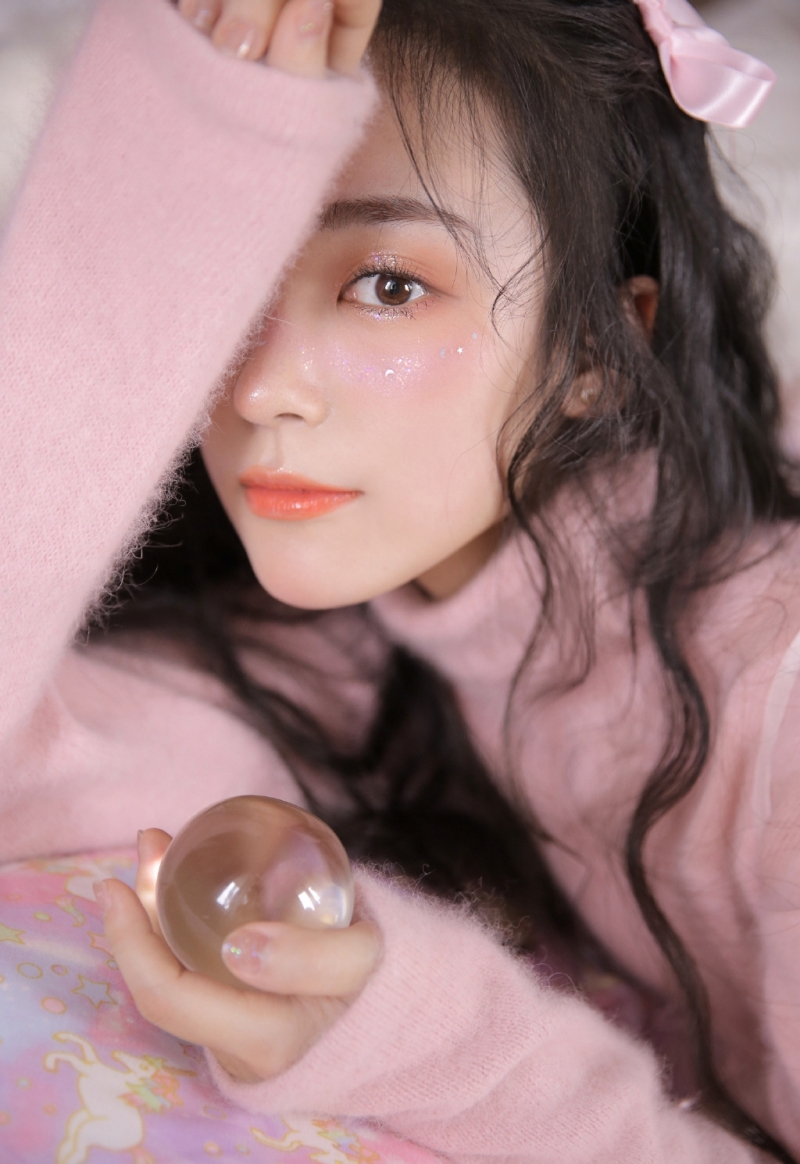 粉嫩小妹波浪卷发浪漫优雅图片  第4张