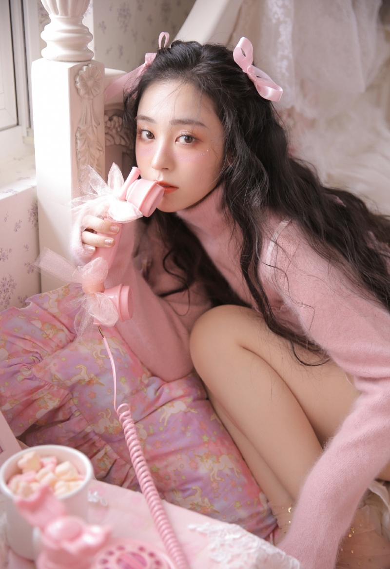 粉嫩小妹波浪卷发浪漫优雅图片  第7张