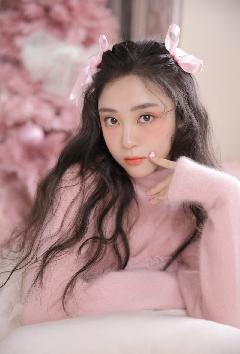 粉嫩小妹波浪卷发浪漫优雅图片  第9张