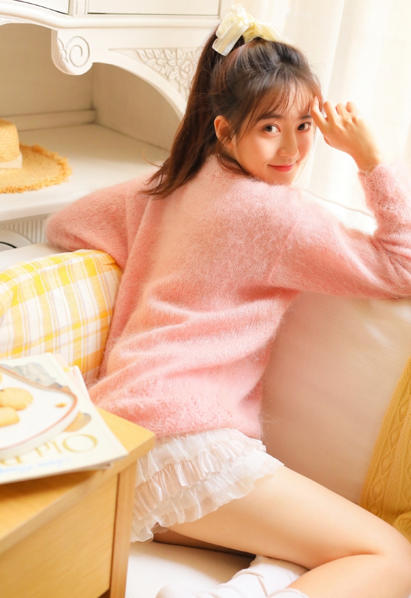 高马尾美女白皙大长腿私房写真  第4张