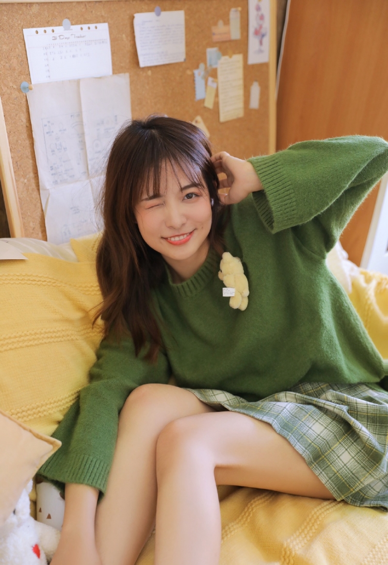 短裙美女露齿甜笑青春活力套图  第5张