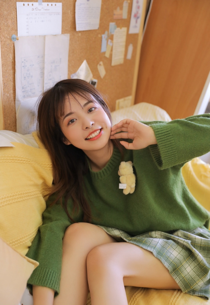 短裙美女露齿甜笑青春活力套图  第6张