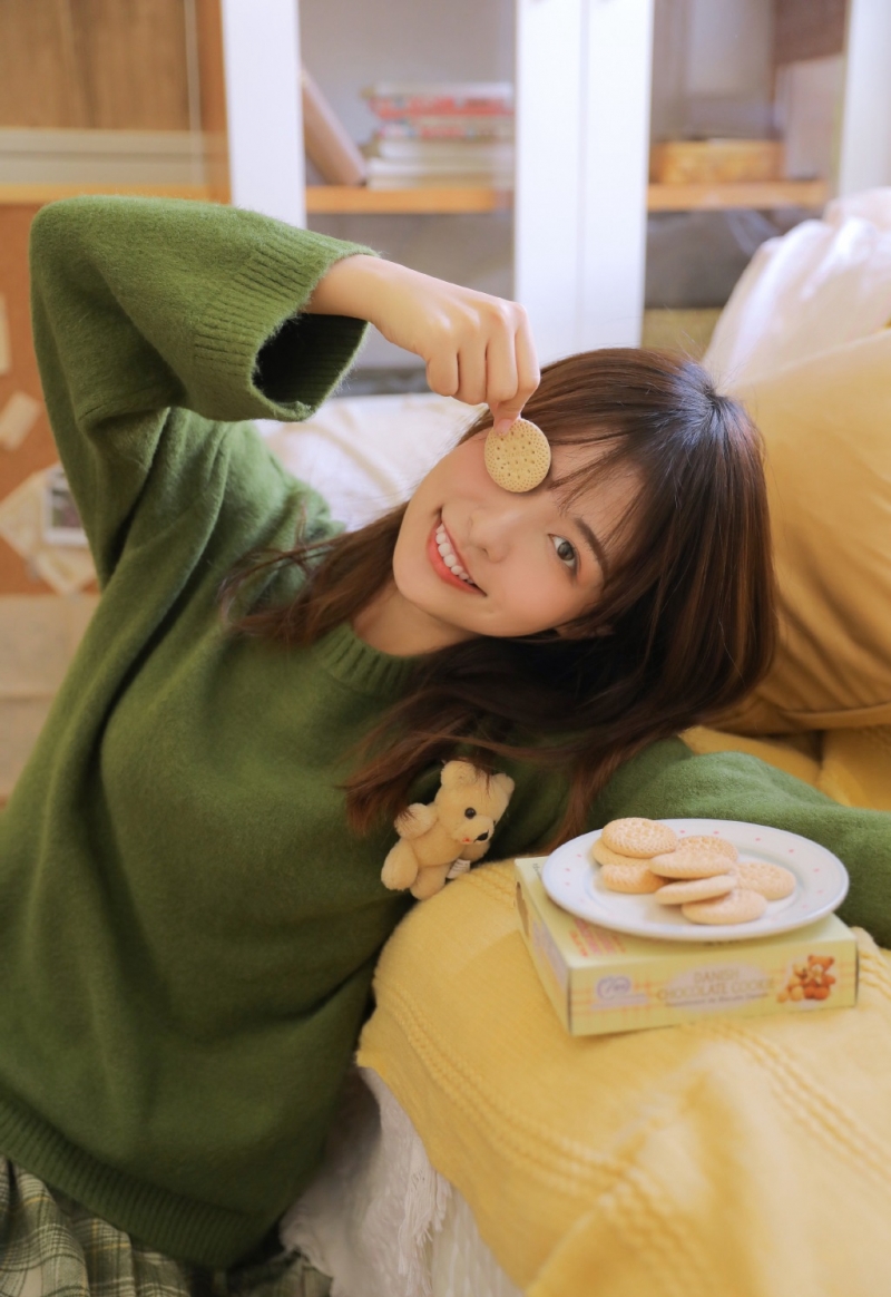 短裙美女露齿甜笑青春活力套图  第7张