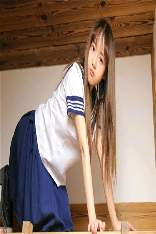 金发少女学生制服清新脱俗图片  第3张