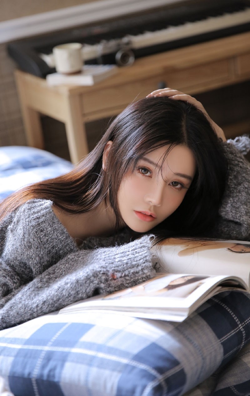 漂亮美眉黑长直发温柔动人图片  第2张
