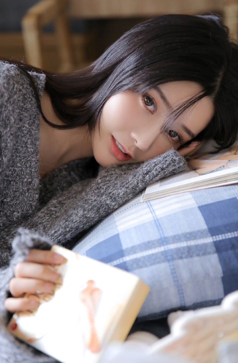漂亮美眉黑长直发温柔动人图片  第3张