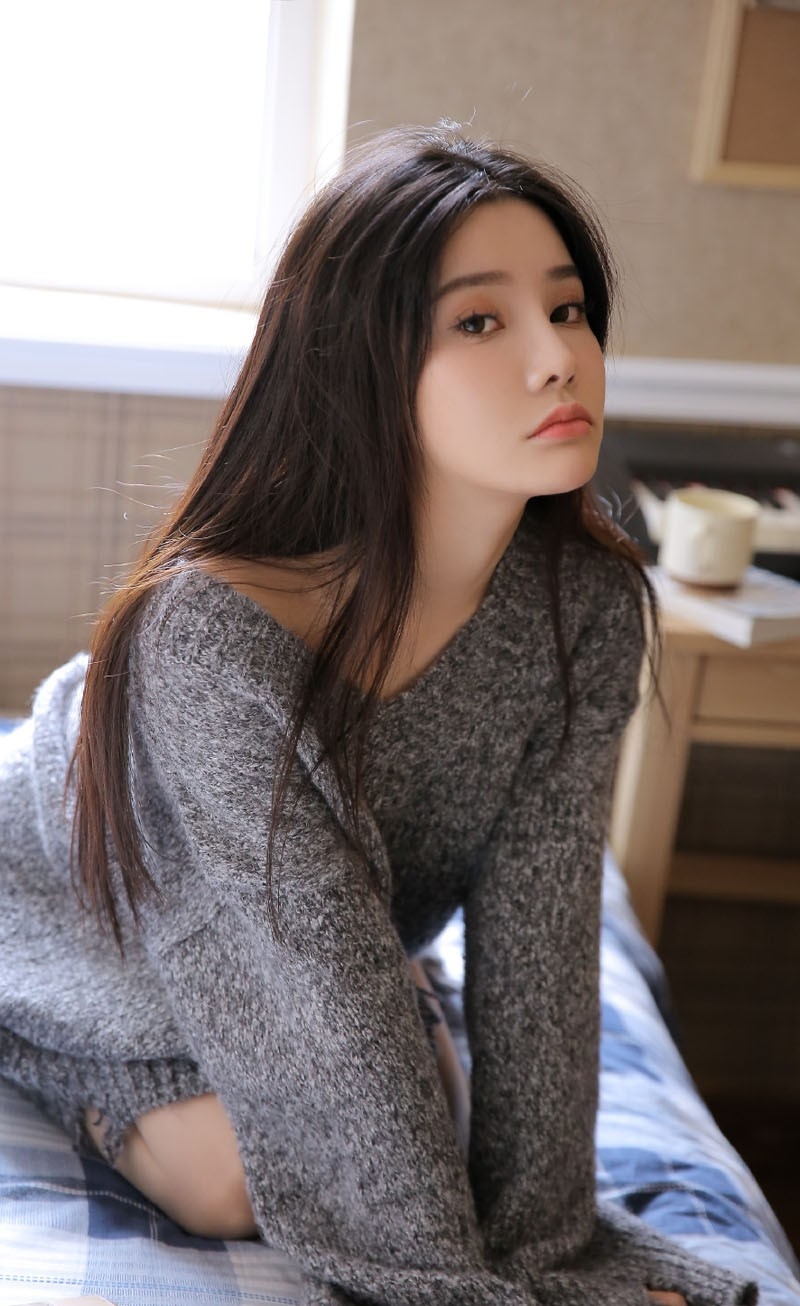 漂亮美眉黑长直发温柔动人图片  第4张