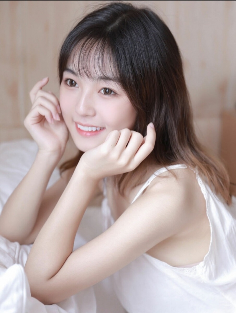 邻家女孩香肩锁骨室内个人写真  第3张