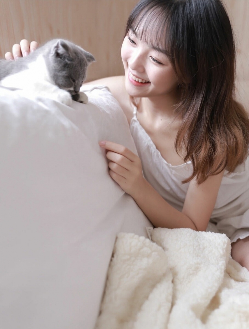 邻家女孩香肩锁骨室内个人写真  第6张